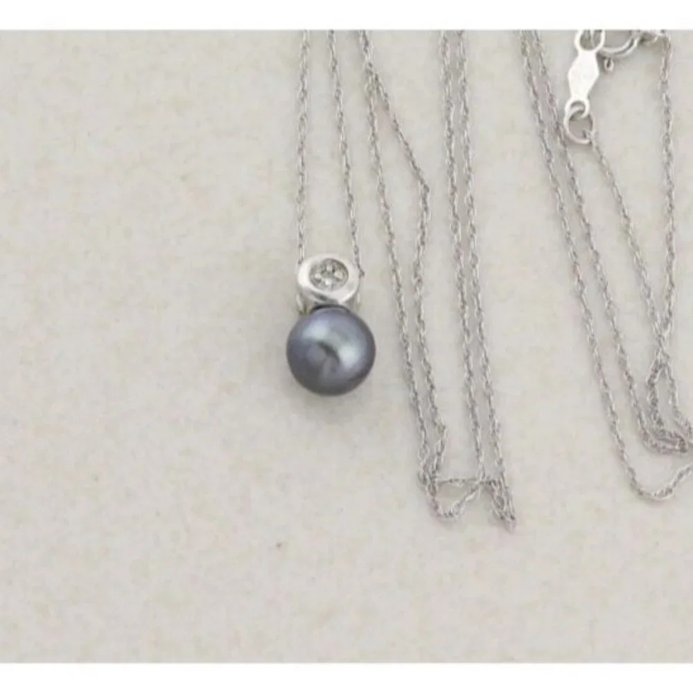 10k White Gold Freshwater Black Pearl & Diamond Necklace 18" Chain